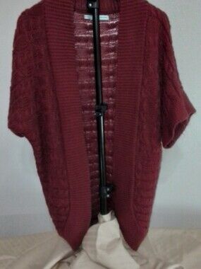 Open-Front Short-Sleeve Cardigan in Wine
